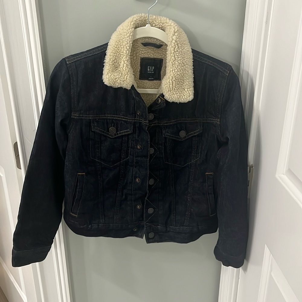Boys jean jacket with sherpa lining. Extra warm. Size L. New w tags